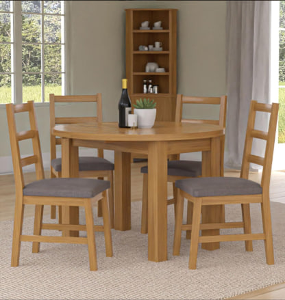 Hallowood Furniture Waverly - Small Round Oak Dining Table with Oak Finish